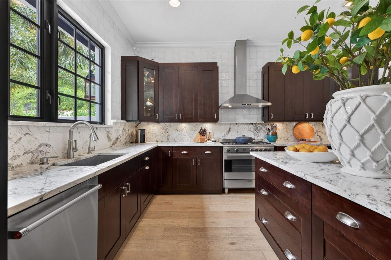 2319 7th Street N, Saint Petersburg, FL 33704 Photo