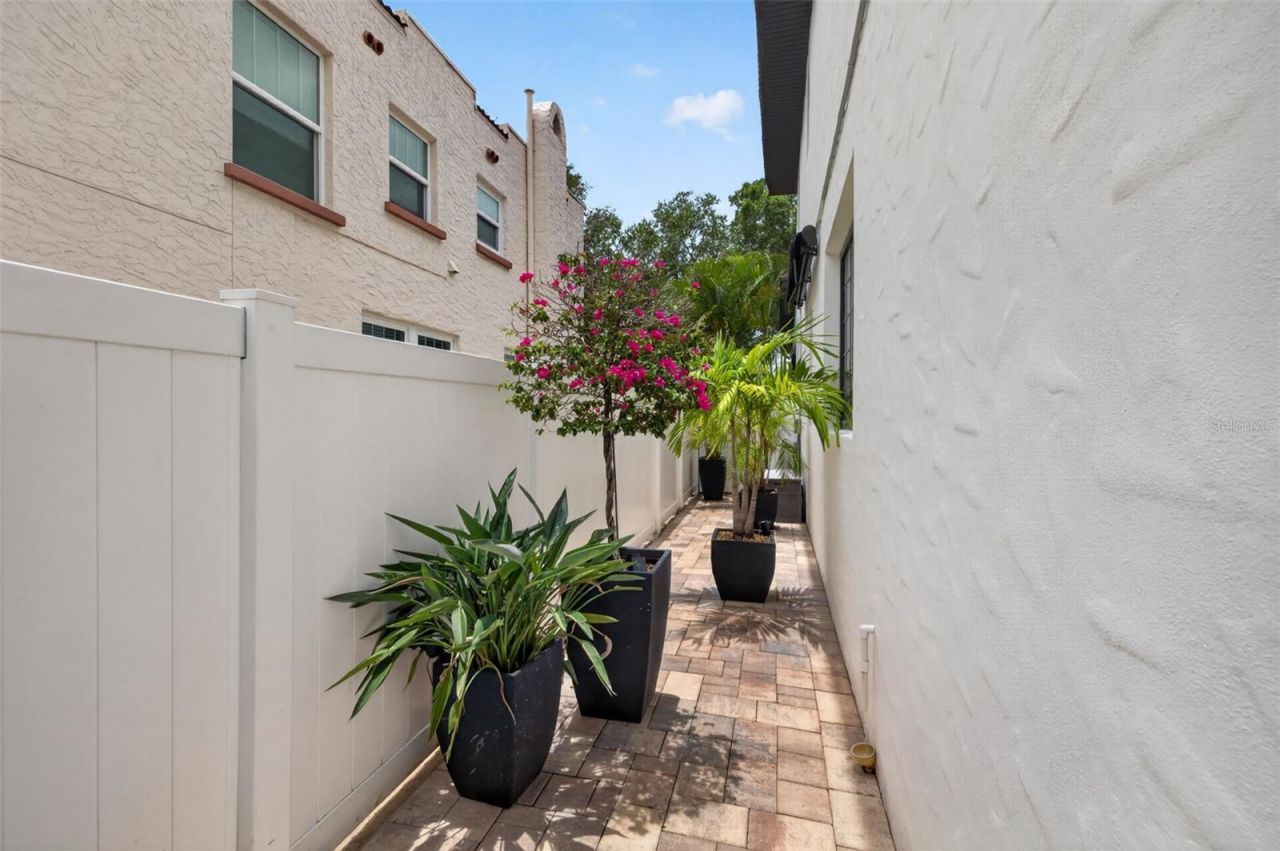 2319 7th Street N, Saint Petersburg, FL 33704 Photo