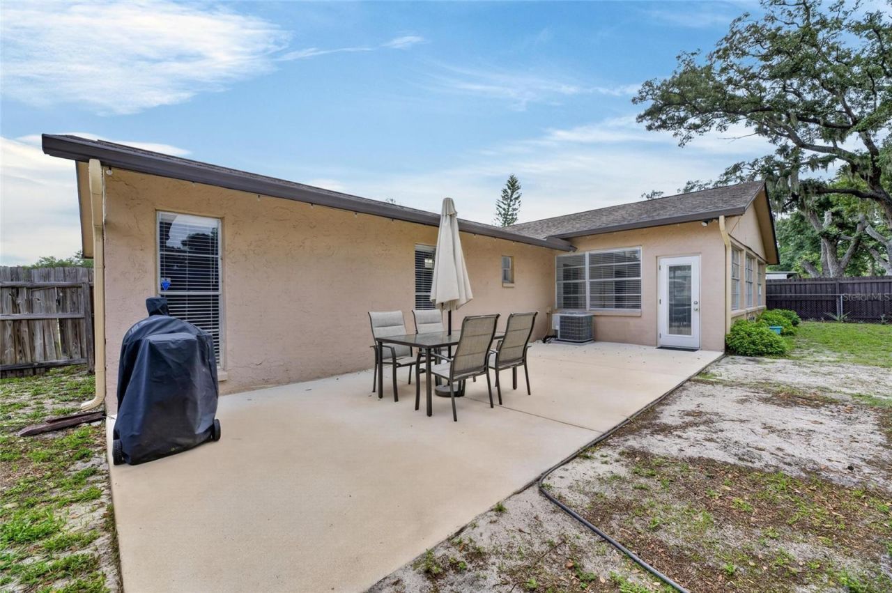 703 Isleton Drive , Brandon, FL 33511 Photo