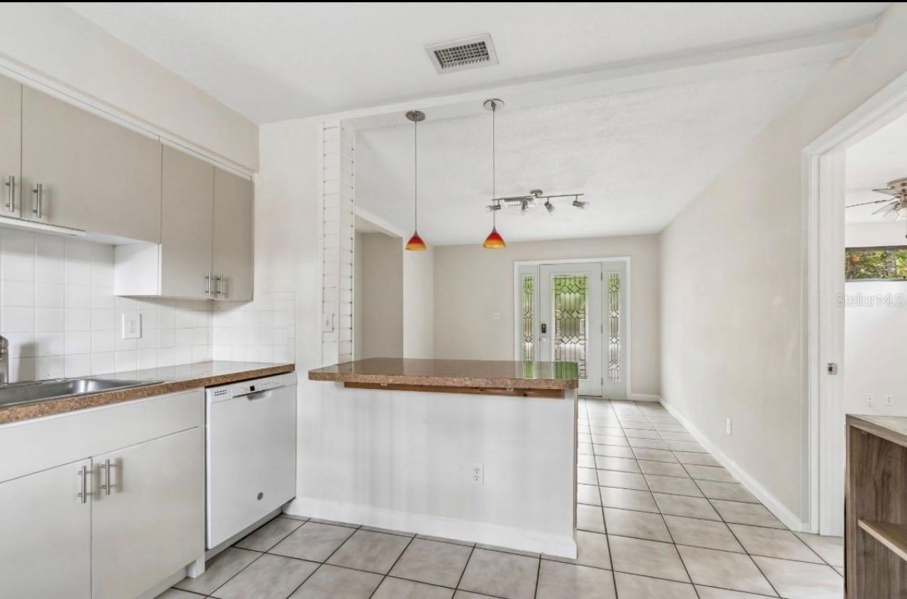 930 Montrose Boulevard N, Saint Petersburg, FL 33703 Photo