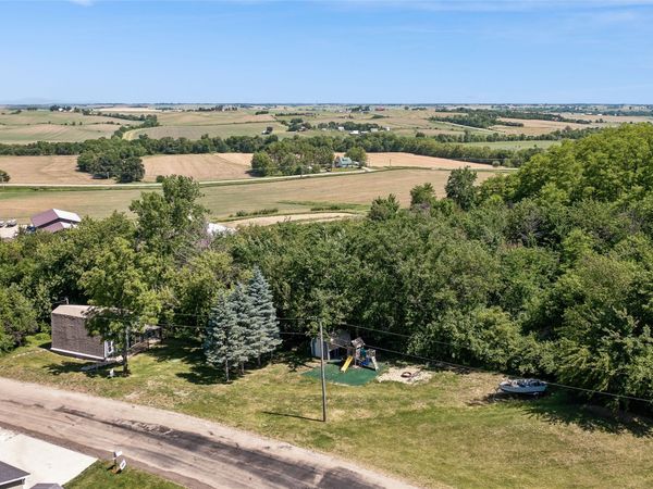 6033 N Lakeshore Drive, Brooklyn, IA 52211