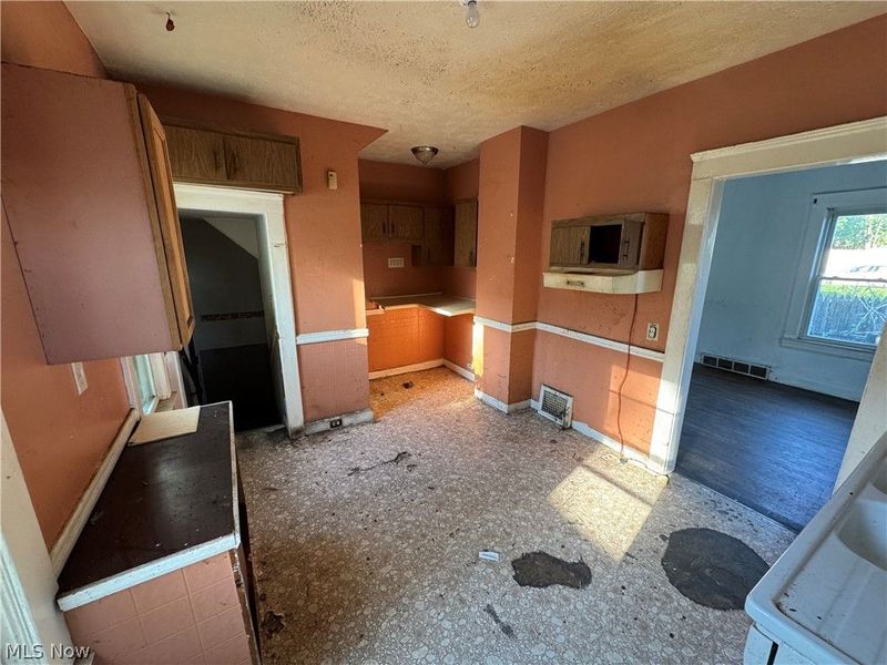 14148 Berwyn Avenue , Cleveland, OH 44111 Photo 2