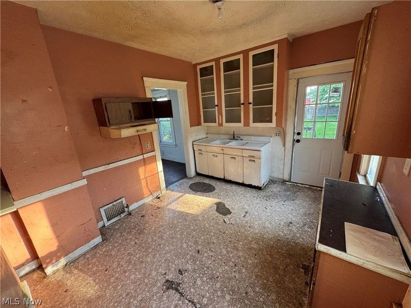 14148 Berwyn Avenue , Cleveland, OH 44111 Photo 3