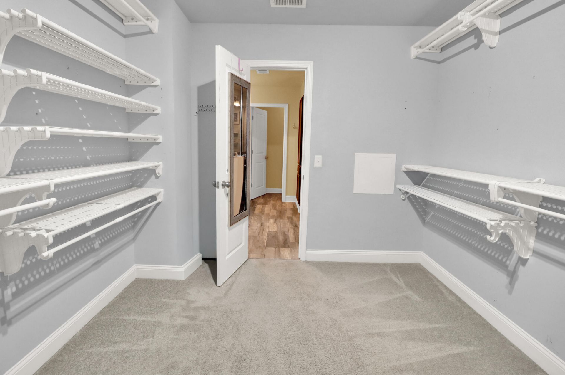 608 Bridgewater Court Photo 33