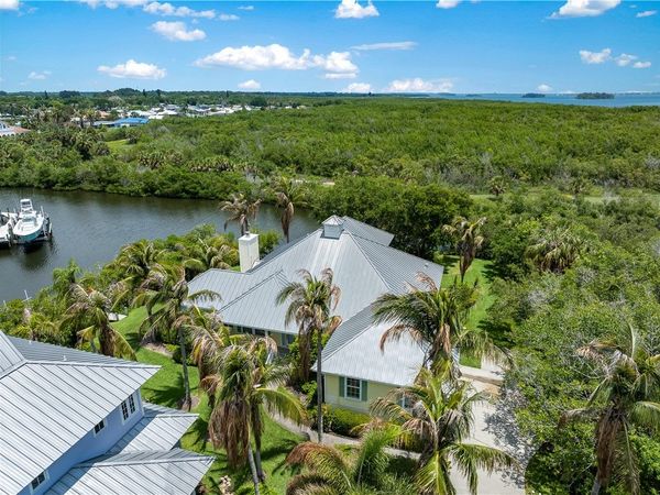 2165 7th Avenue SE, Vero Beach, FL 32962