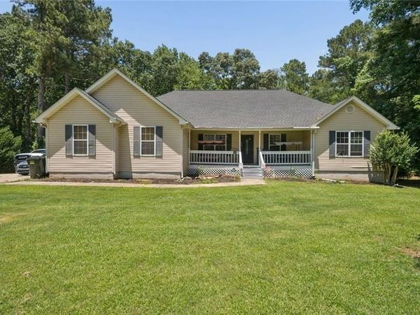 408 Strathmore Drive, Sharpsburg, GA 30277