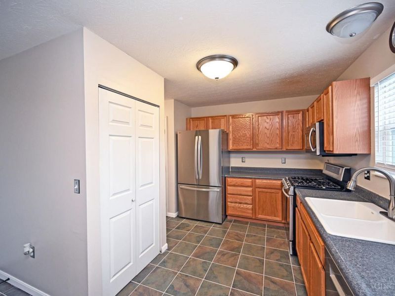 6067 Weber Oaks Drive, Miami Twp, OH 45140 Photo 11