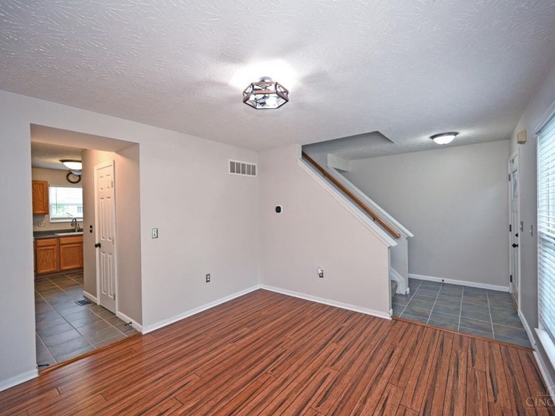6067 Weber Oaks Drive, Miami Twp, OH 45140 Photo 8