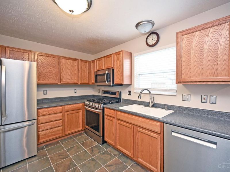 6067 Weber Oaks Drive, Miami Twp, OH 45140 Photo 9