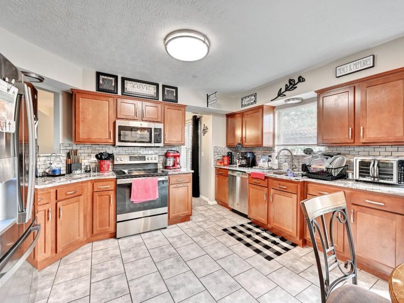 1952 Michelle Lane, Monroe, OH 45044 Photo 9