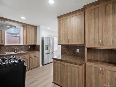 23409 CARLISLE Avenue , Hazel Park, MI 48030
