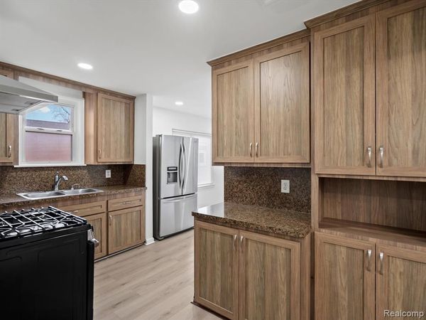 23409 CARLISLE Avenue, Hazel Park, MI 48030