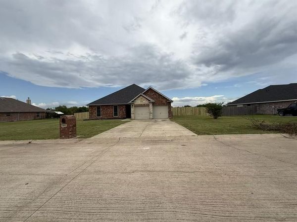 105 Southview Drive, Fate, TX 75189