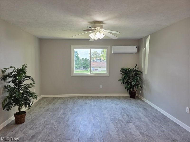 446 N Middle Street, Columbiana, OH 44408 Photo 5