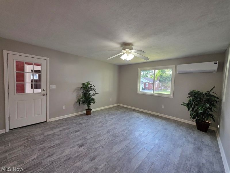 446 N Middle Street, Columbiana, OH 44408 Photo 7