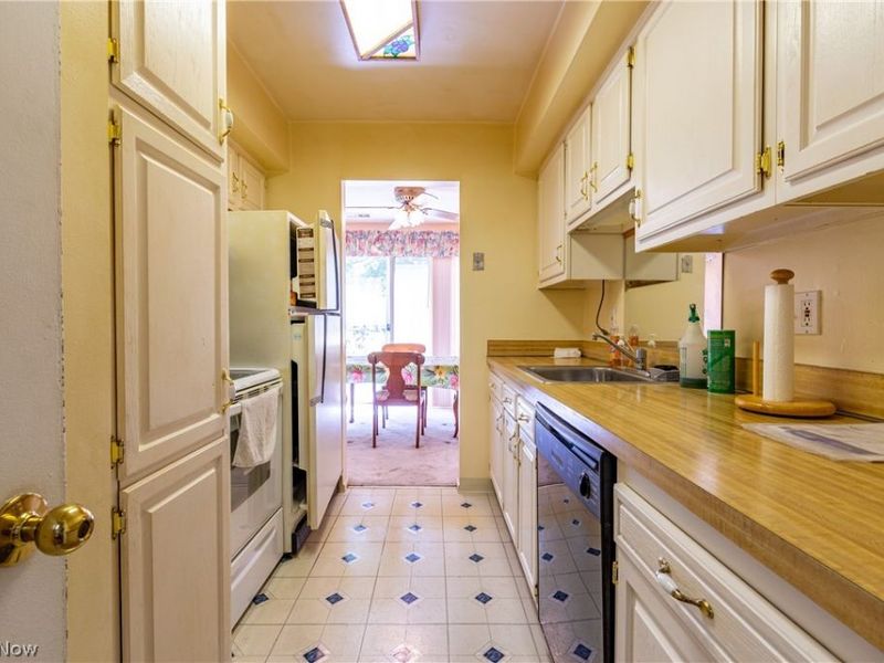 13652 Oakbrook Drive, North Royalton, OH 44133 Photo 9