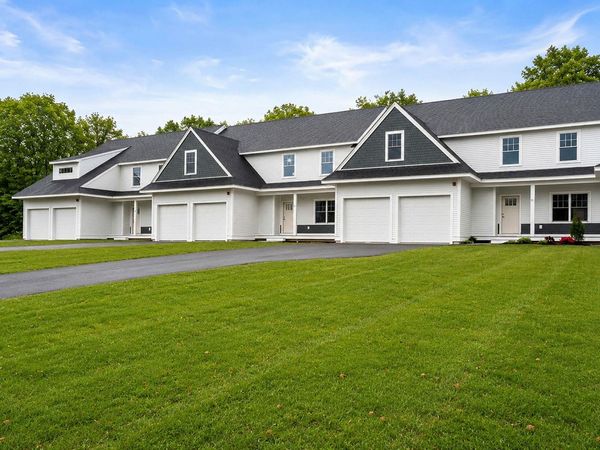 71 Driftwood Circle, Unit 27, Sandown, NH 03873