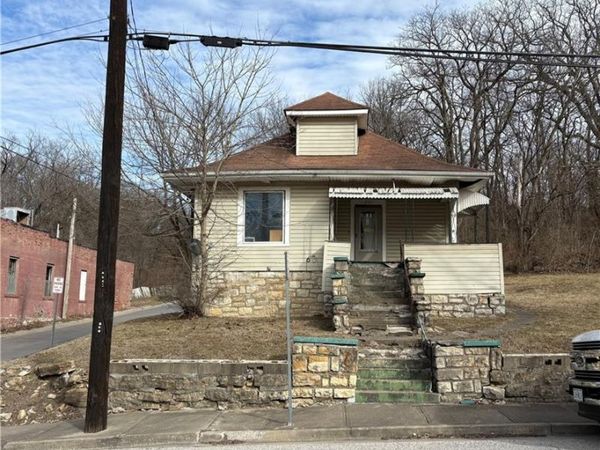 643 N Main Street, Excelsior Springs, MO 64024
