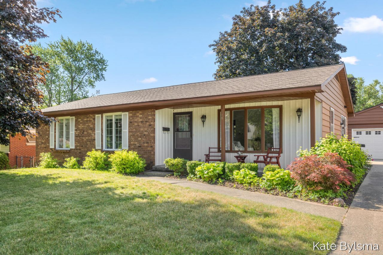718 3 Mile Road Ne, Grand Rapids, MI 49505 Main Photo