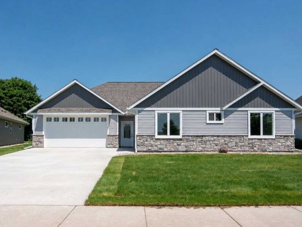 216 Dancing Waters Circle , Mankato, MN 56001