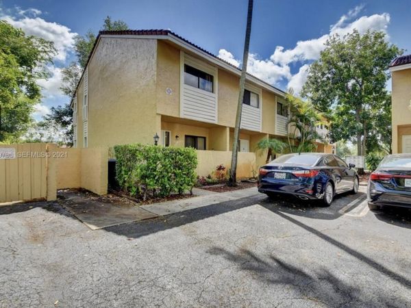 9270 NW 40th Street, Coral Springs, FL 33065