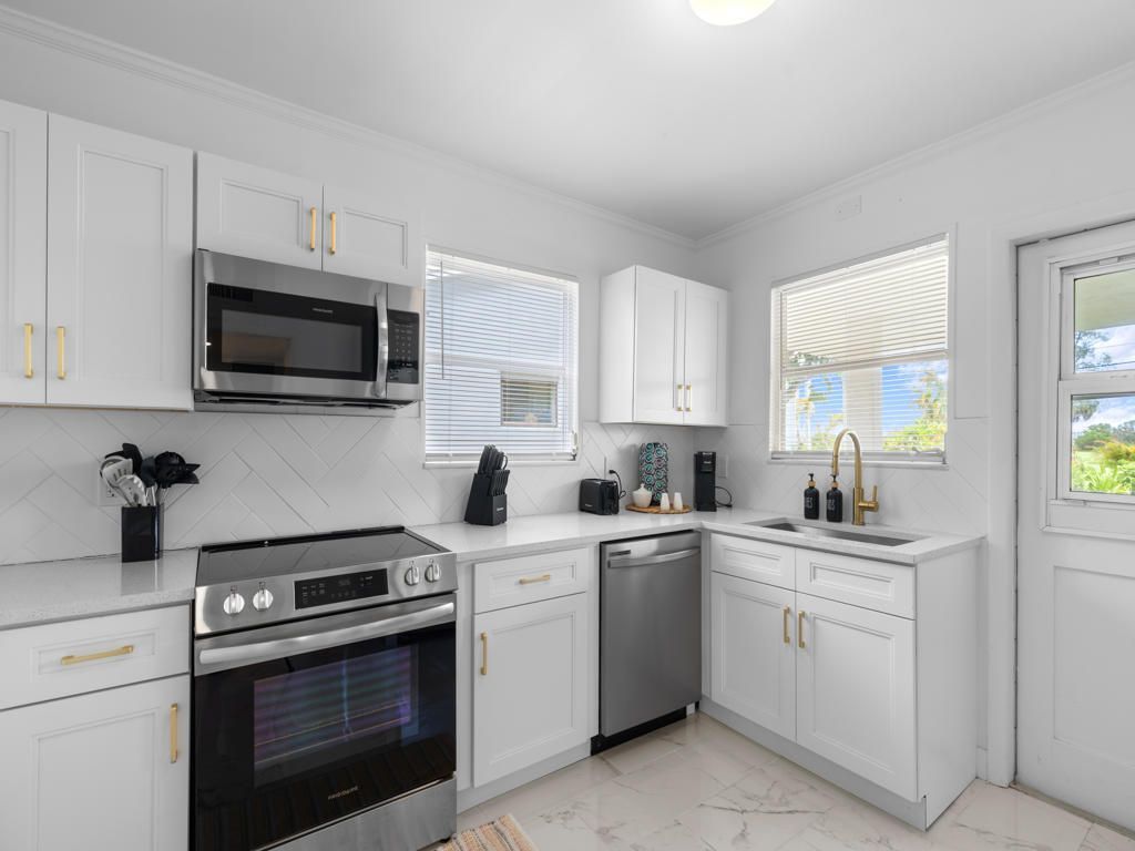 422 N Lakeside Drive, Lake Worth Beach, FL 33460 Photo