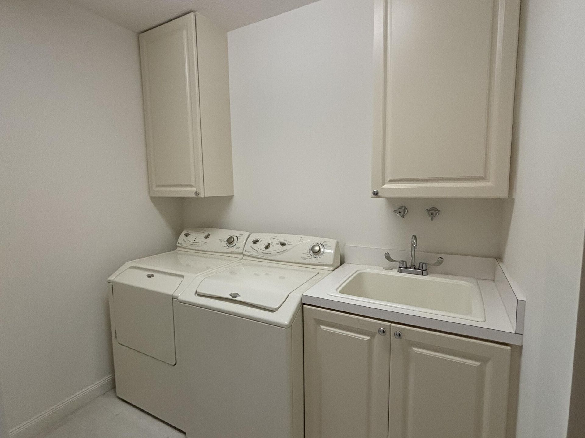 10 E Harbour Isle Dr Drive E, Unit 302, Fort Pierce, FL 34949 Photo