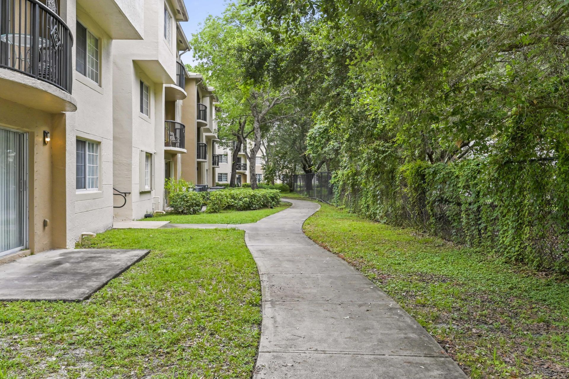 1100 S Crestwood Ct Court S, Unit 1109, Royal Palm Beach, FL 33411 Photo