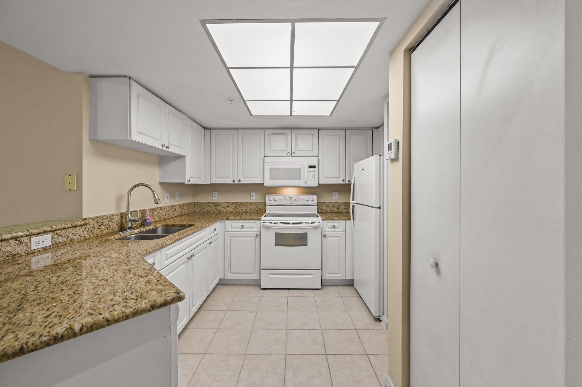 1100 S Crestwood Ct Court S, Unit 1109, Royal Palm Beach, FL 33411 Photo