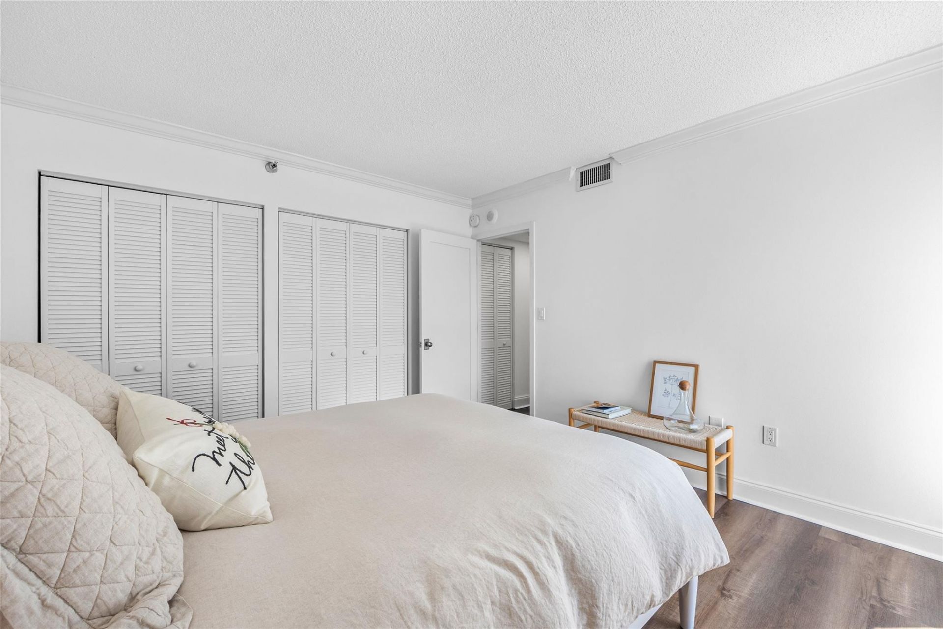 20515 E Country Club Drive, Unit 1848, Miami, FL 33180 Photo