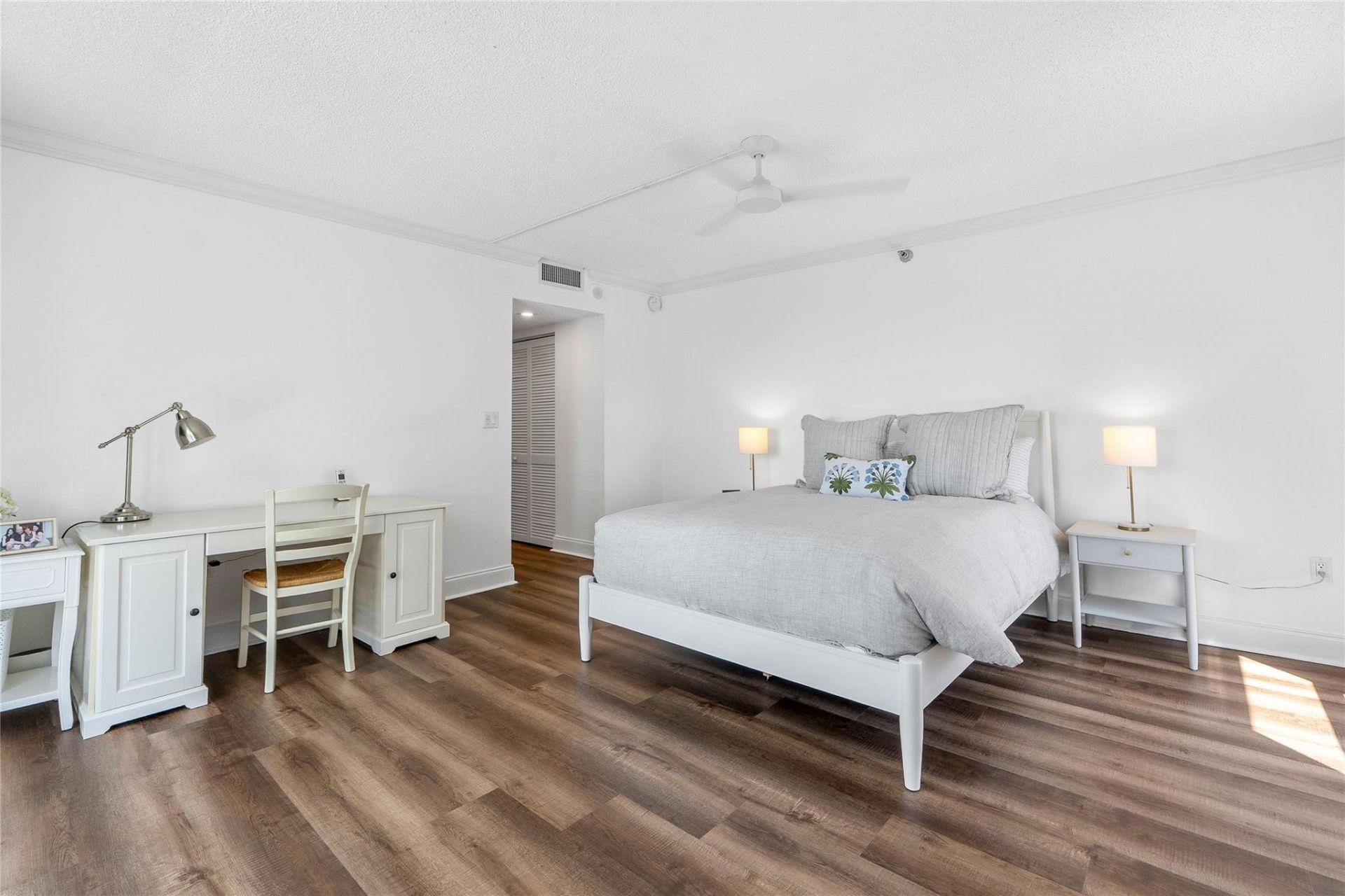 20515 E Country Club Drive, Unit 1848, Miami, FL 33180 Photo