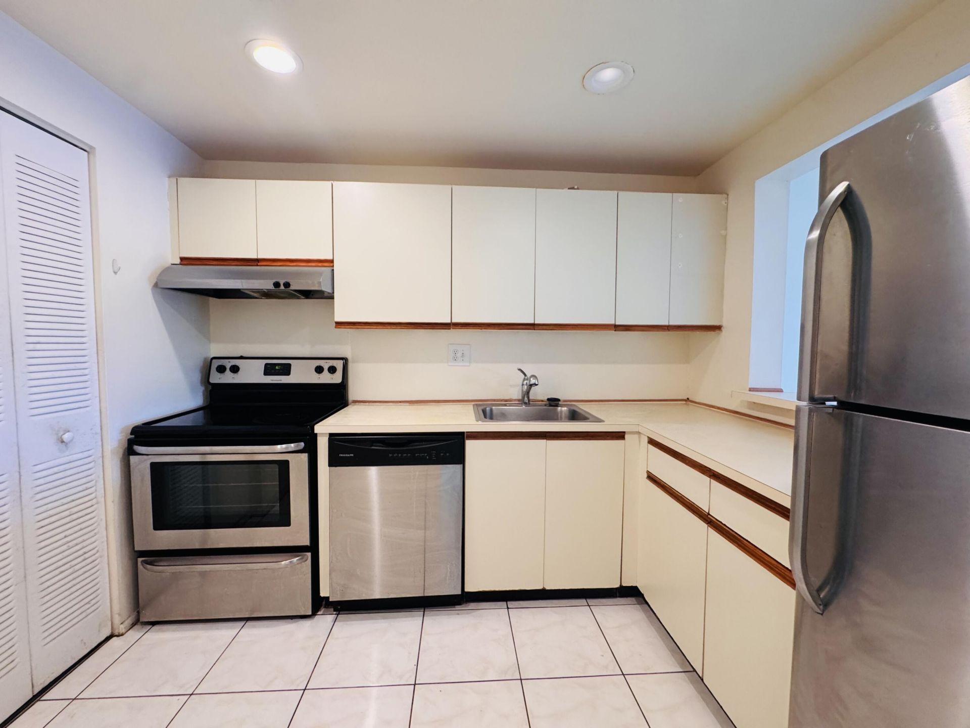 8025 S Colony Cir Circle, Unit 203, Tamarac, FL 33321 Photo