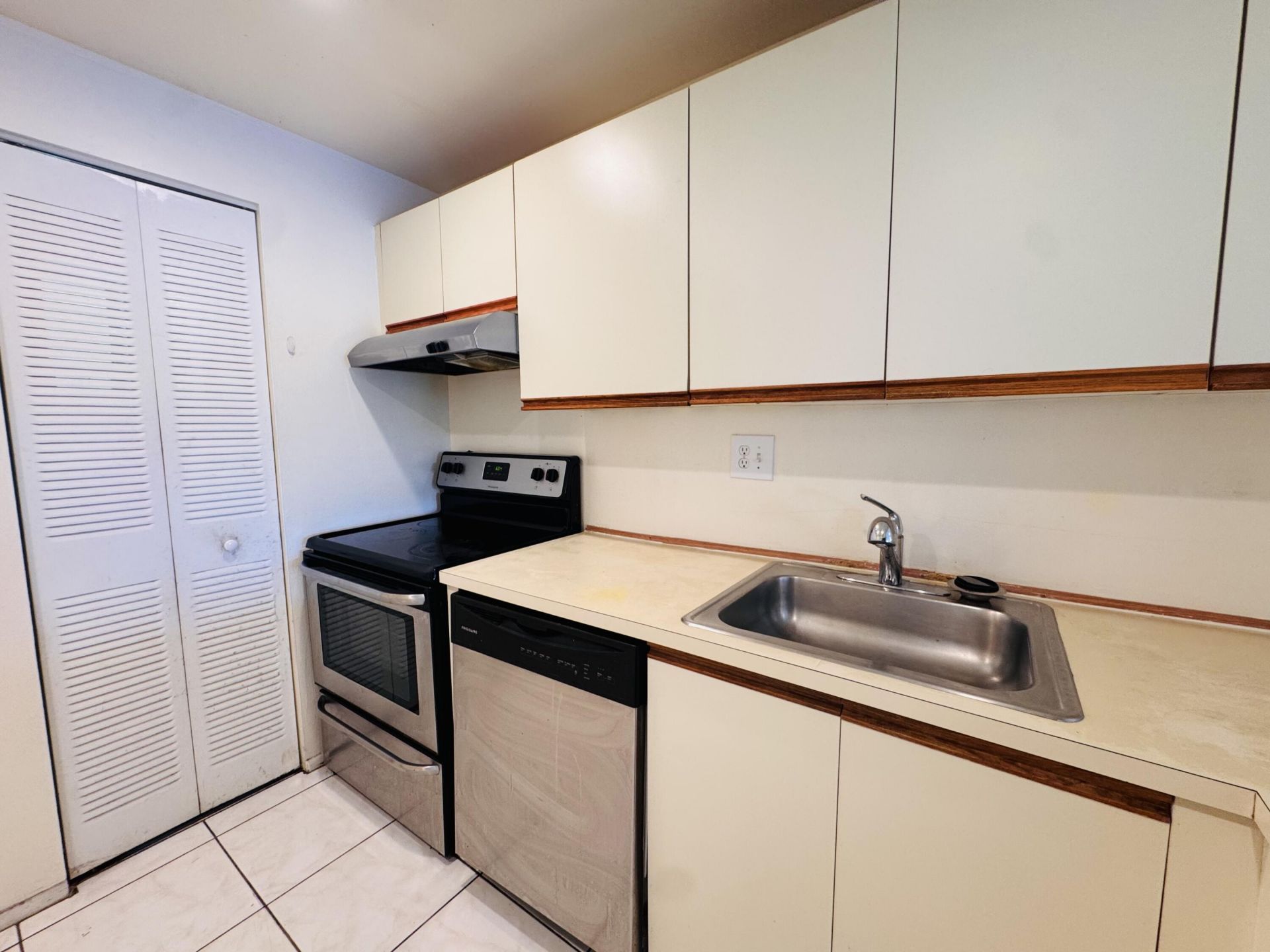 8025 S Colony Cir Circle, Unit 203, Tamarac, FL 33321 Photo