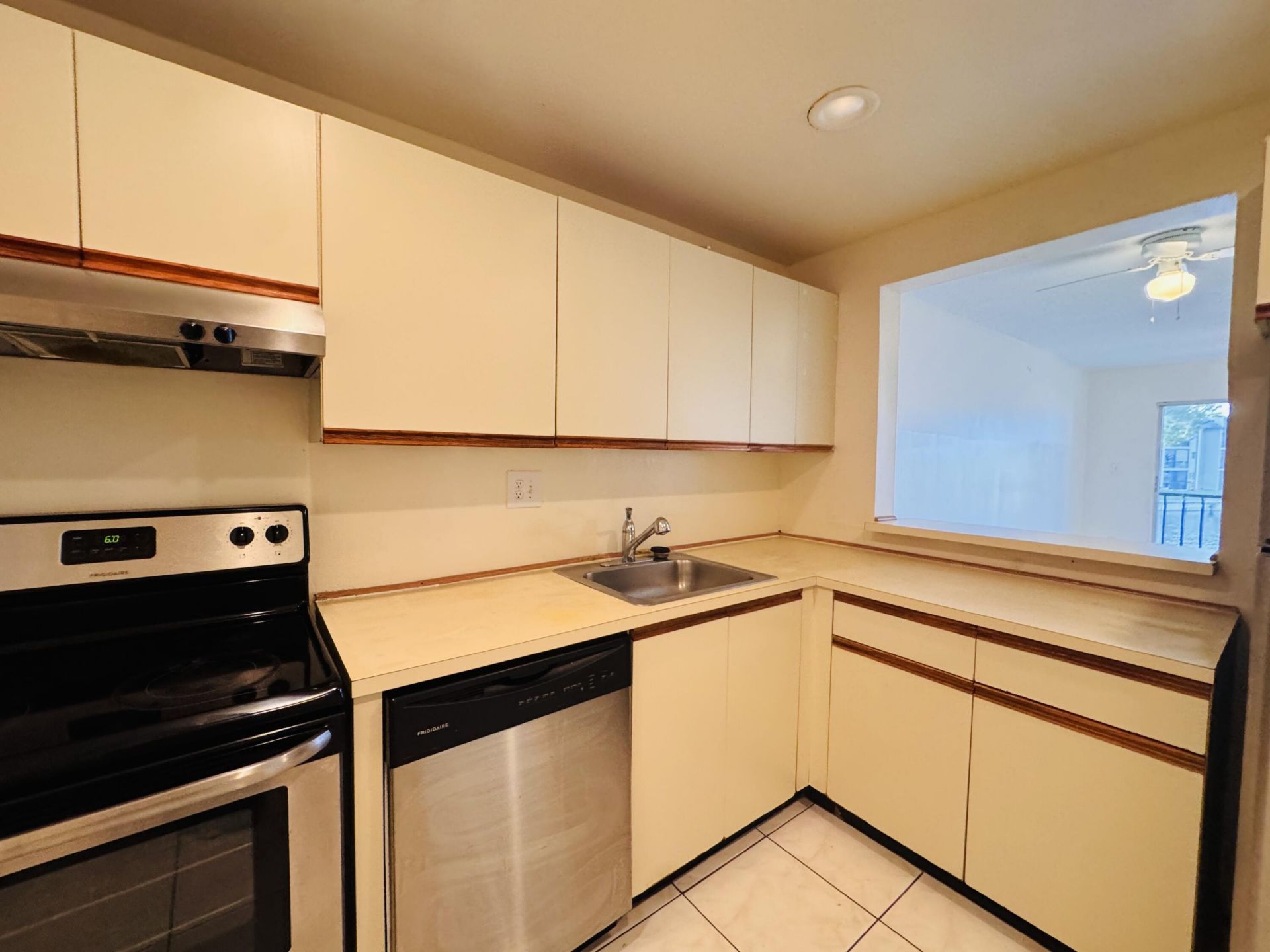 8025 S Colony Cir Circle, Unit 203, Tamarac, FL 33321 Photo