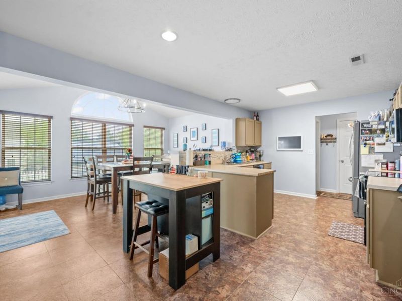 255 Easton Manor Drive, Monroe, OH 45050 Photo 10