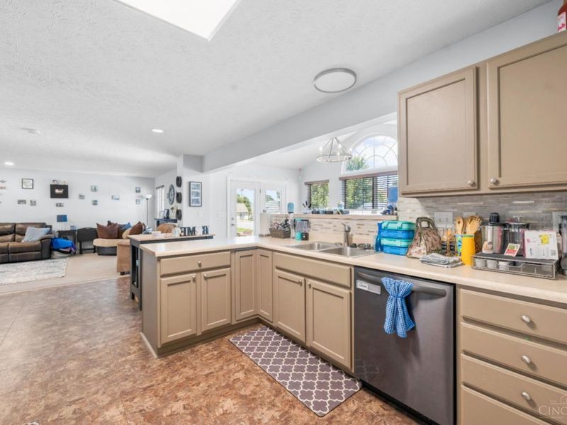 255 Easton Manor Drive, Monroe, OH 45050 Photo 13