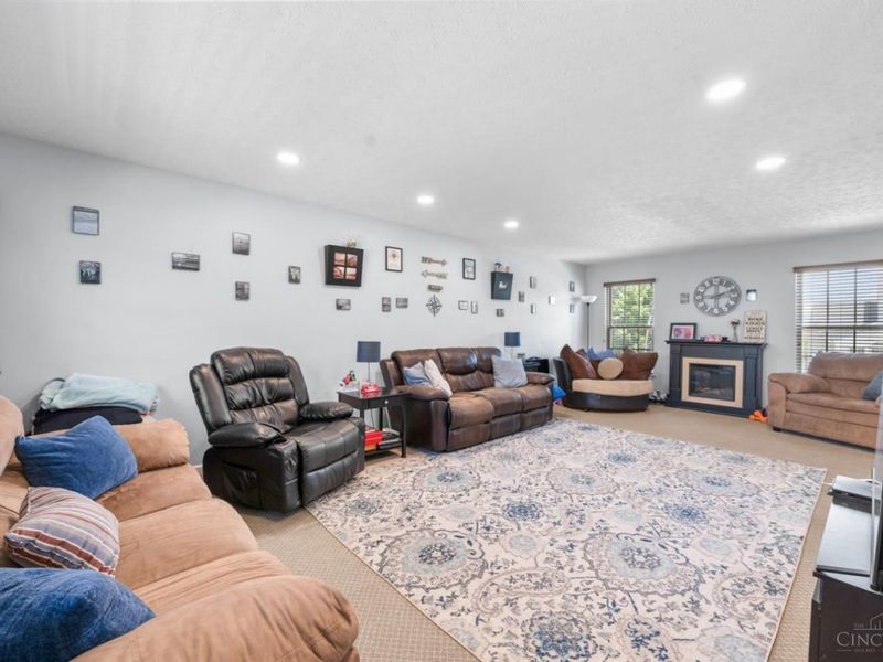 255 Easton Manor Drive, Monroe, OH 45050 Photo 5