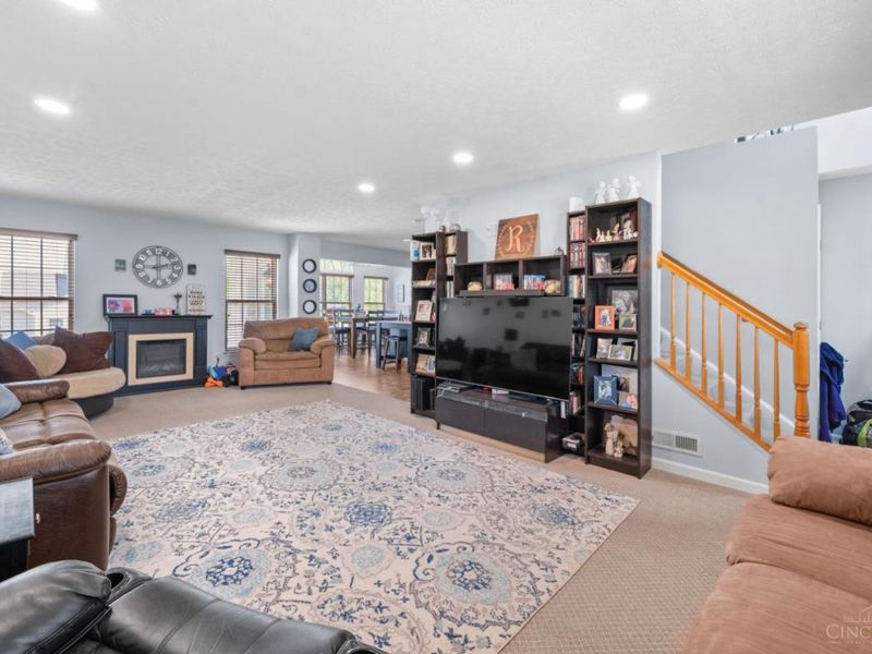 255 Easton Manor Drive, Monroe, OH 45050 Photo 6