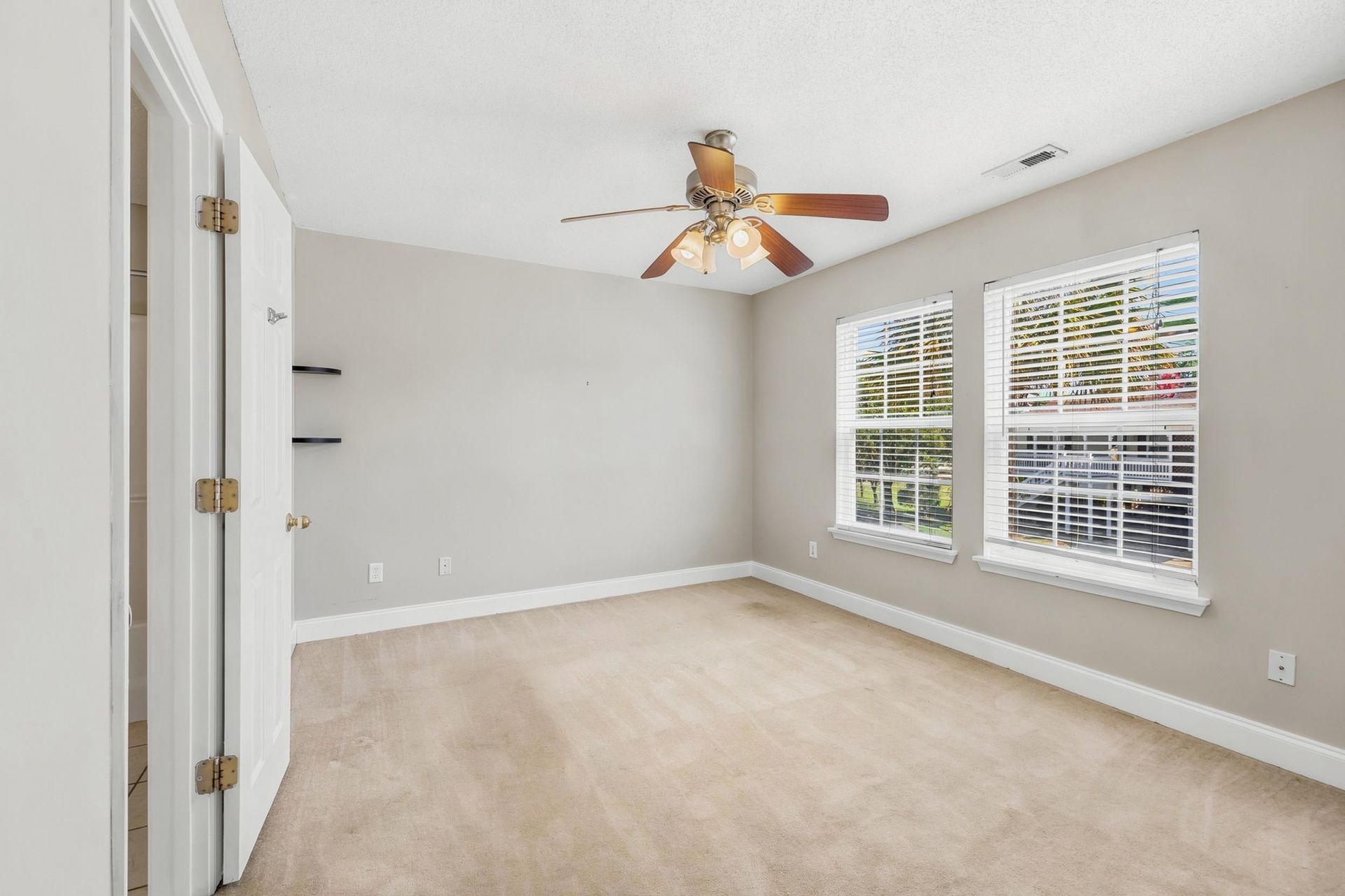 365 Marsh Pl.  Photo 13
