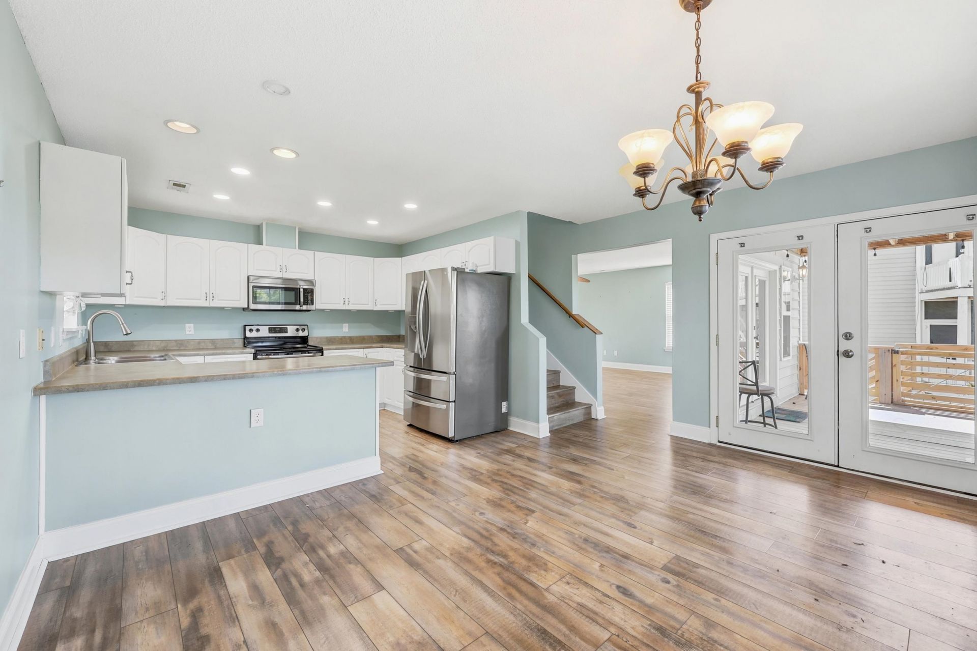 365 Marsh Pl.  Photo 6