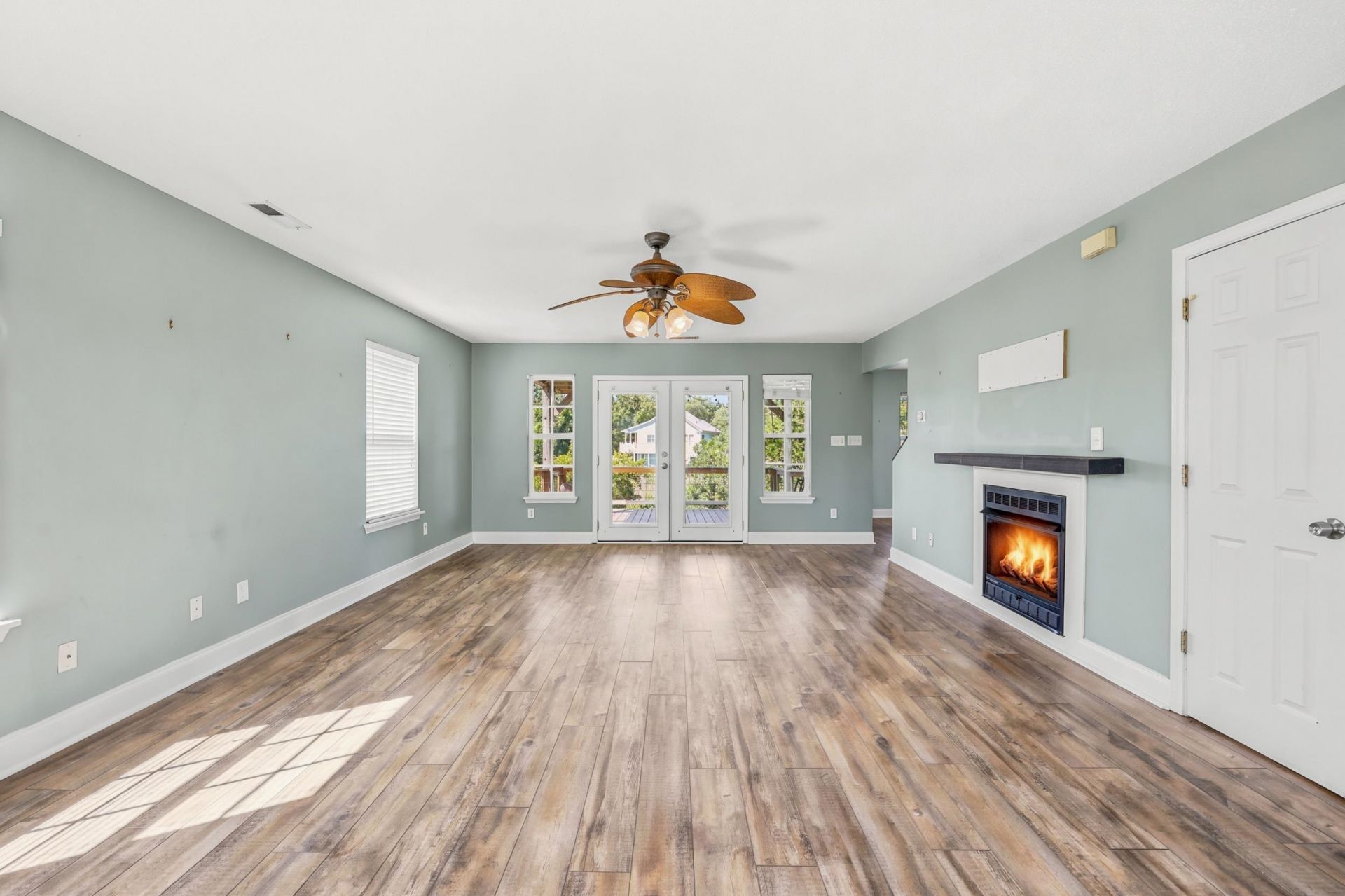 365 Marsh Pl.  Photo 7