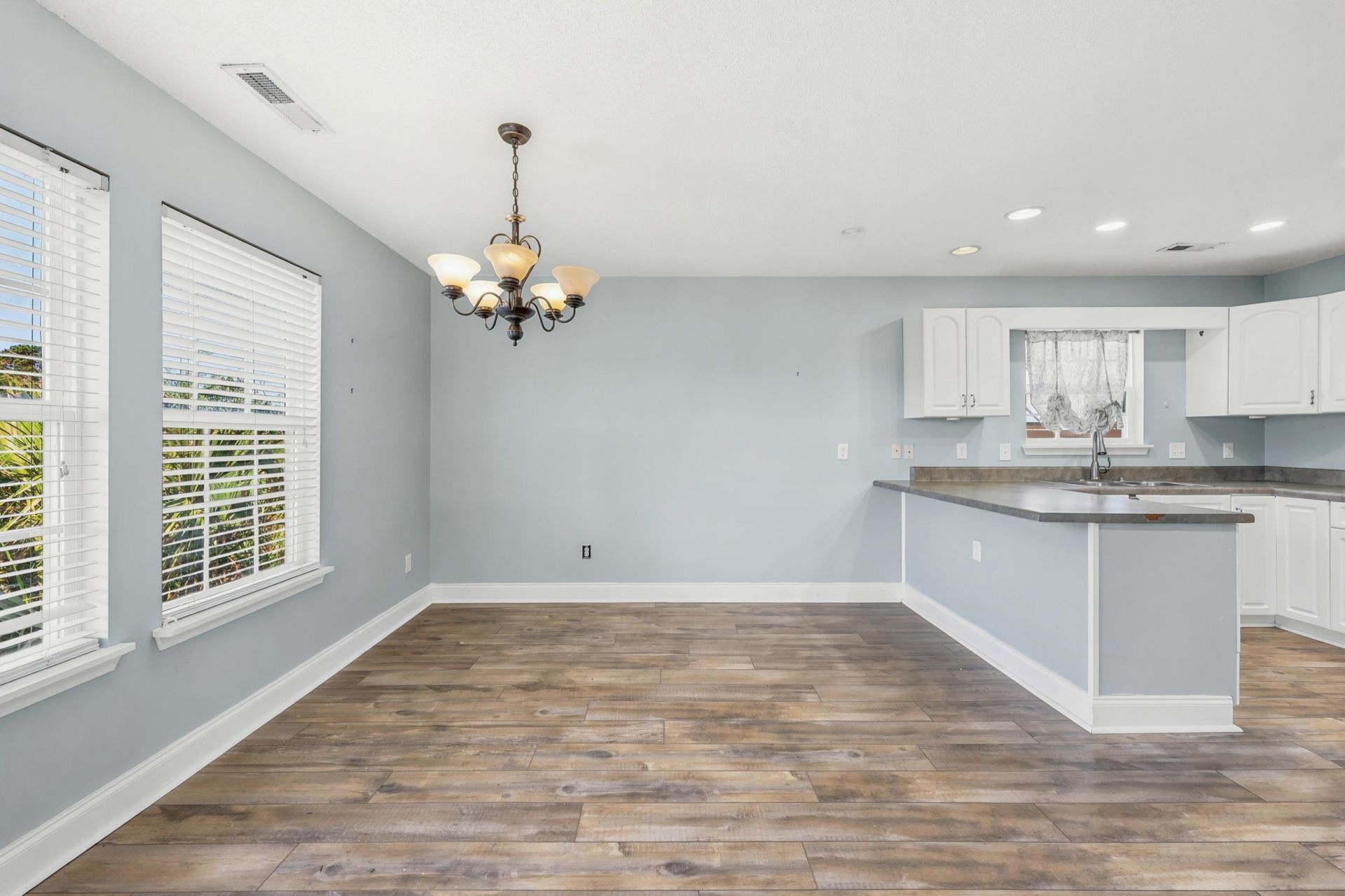 365 Marsh Pl.  Photo 8