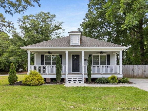 701 E Pearsall Street , Dunn, NC 28334
