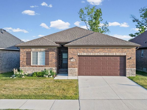 15300 Eton Pointe Drive, Clinton Twp, MI 48035