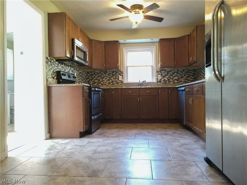 820 Peach Boulevard, Willoughby, OH 44094 Photo 11