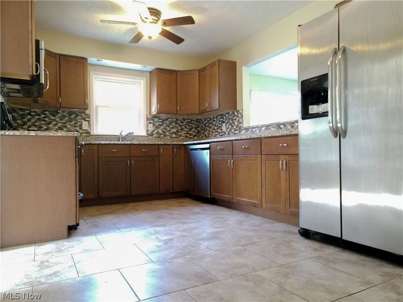 820 Peach Boulevard, Willoughby, OH 44094 Photo 12