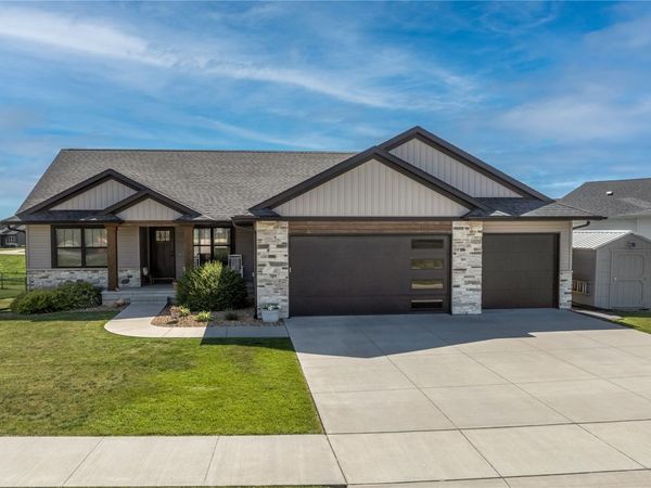 709 Pointer Circle , Center Point, IA 52213