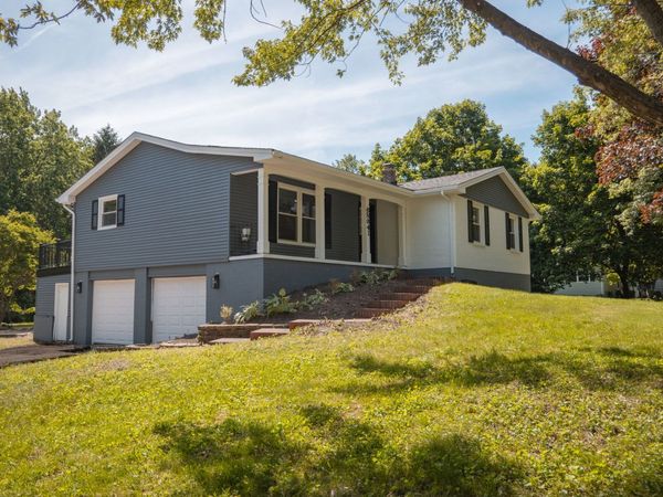 6N841 Longacre Drive, St. Charles, IL 60175