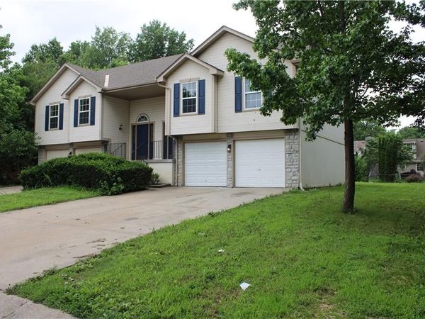 401 NW Highland Lane, Blue Springs, MO 64014