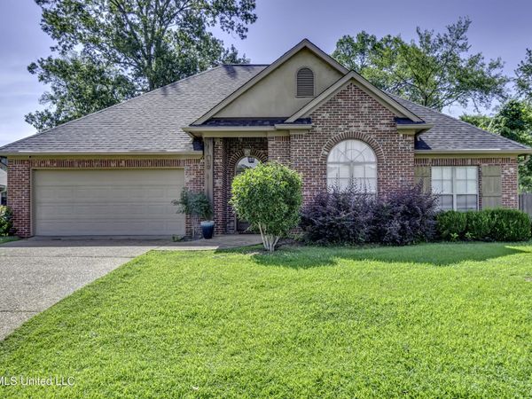 126 W Pinebrook Drive, Brandon, MS 39047